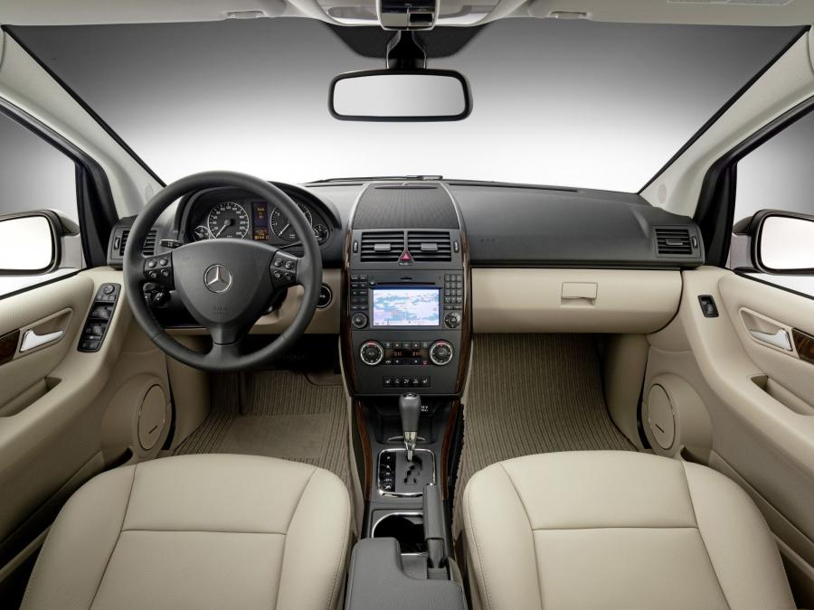  Mercedes-Benz A170 3-Door 2008 года  (фото 10 из 12)